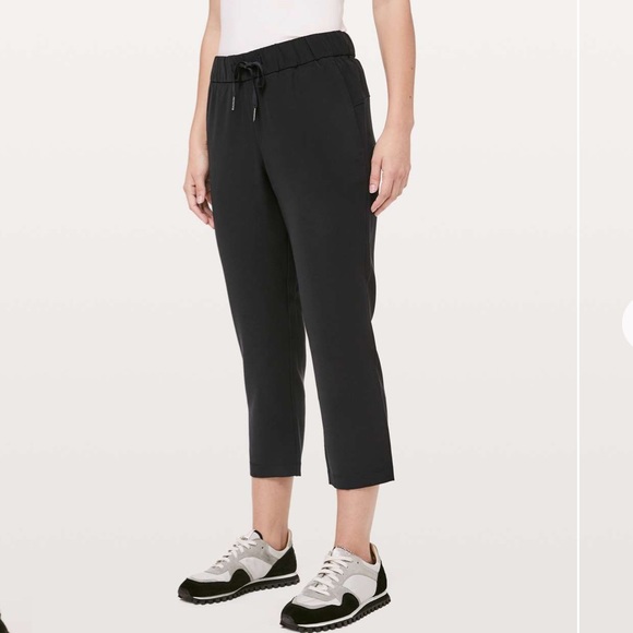 Lululemon On The Fly Crop *Woven 23" - Picture 4 of 4